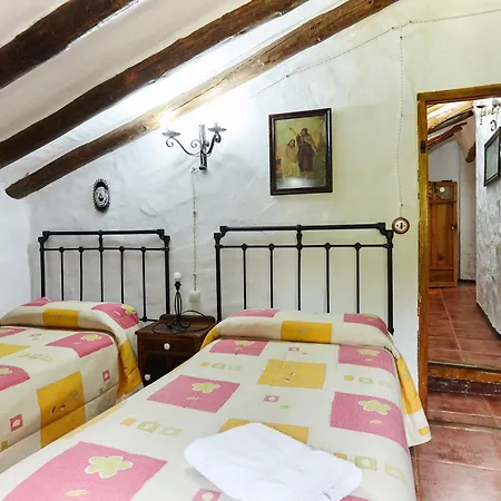 Cortijo Rural Majolero 1 * Castillo de Locubin